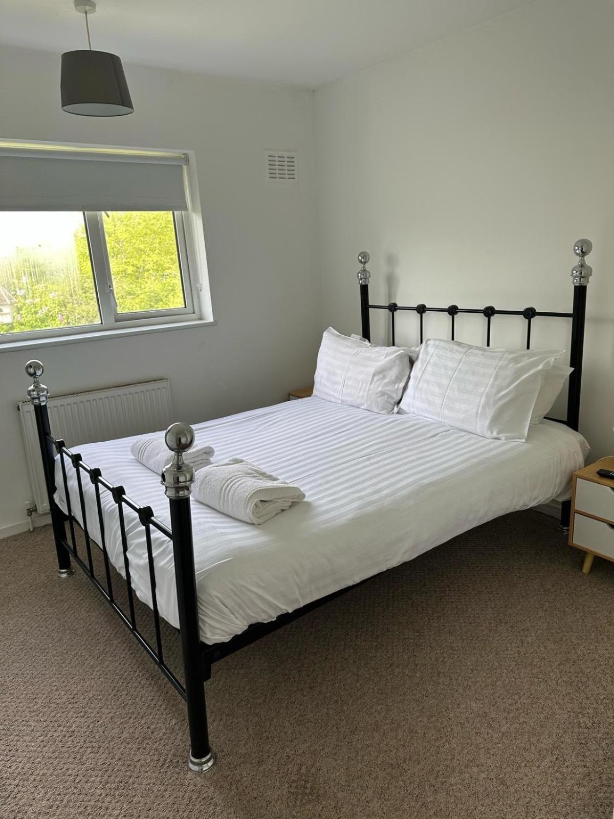 House Number 8 Sleeps Up To 6 People With Smart Tvs In Every Room Wellington  Zewnętrze zdjęcie
