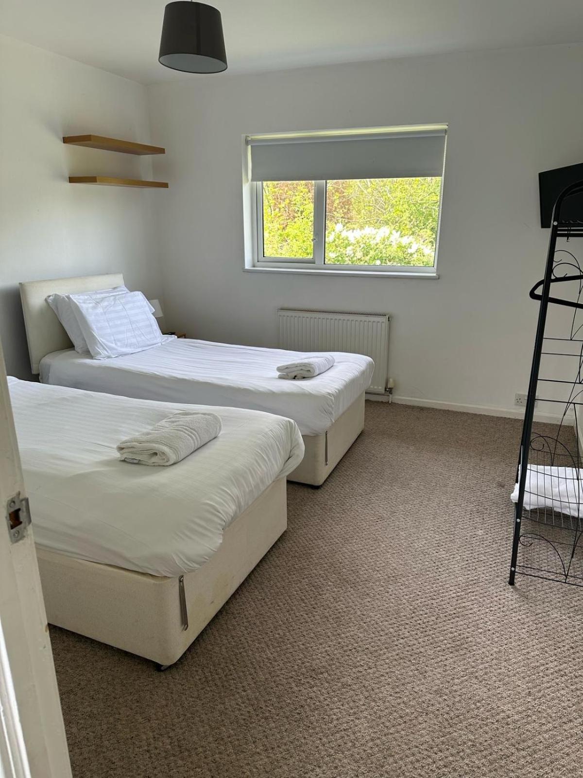 House Number 8 Sleeps Up To 6 People With Smart Tvs In Every Room Wellington  Zewnętrze zdjęcie