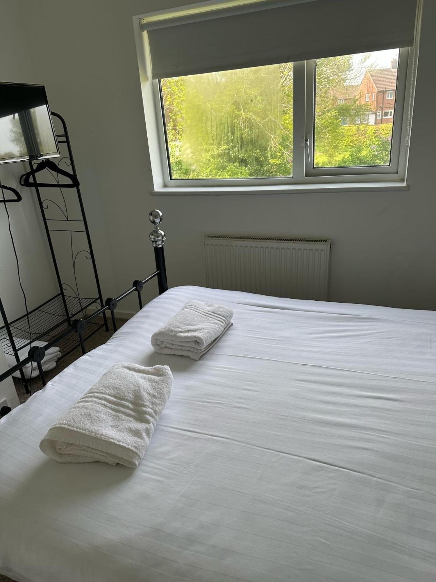 House Number 8 Sleeps Up To 6 People With Smart Tvs In Every Room Wellington  Zewnętrze zdjęcie